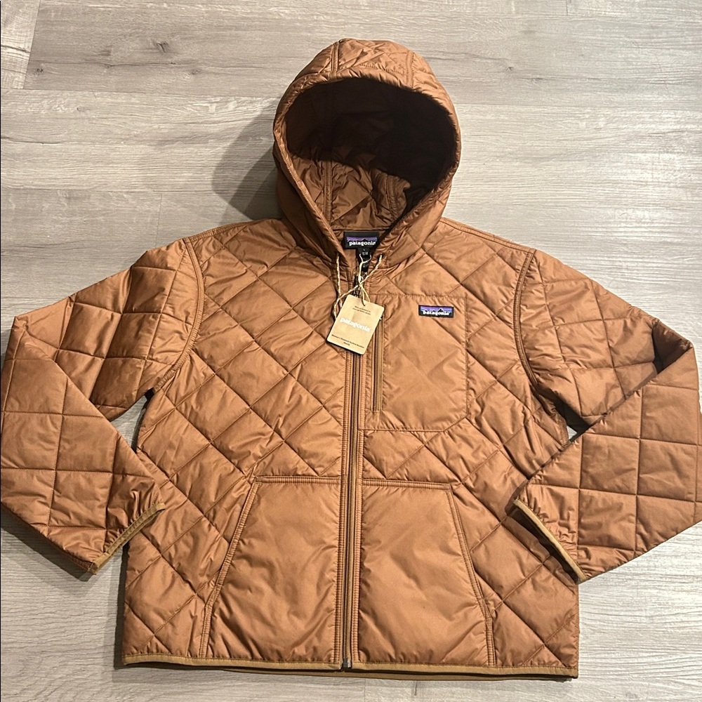PATAGONIA | Women's Diamond Quilted Bomber Hoody - Picture 5 of 12